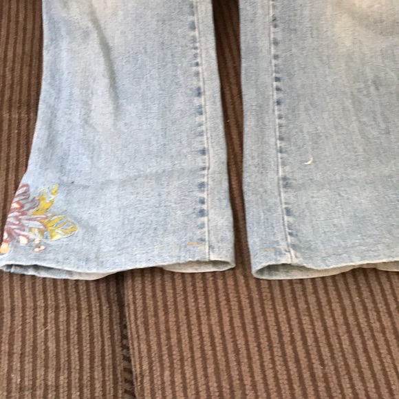 YOUNIQUE  distressed embroidered  front and back flare high waist - Picture 6 of 9